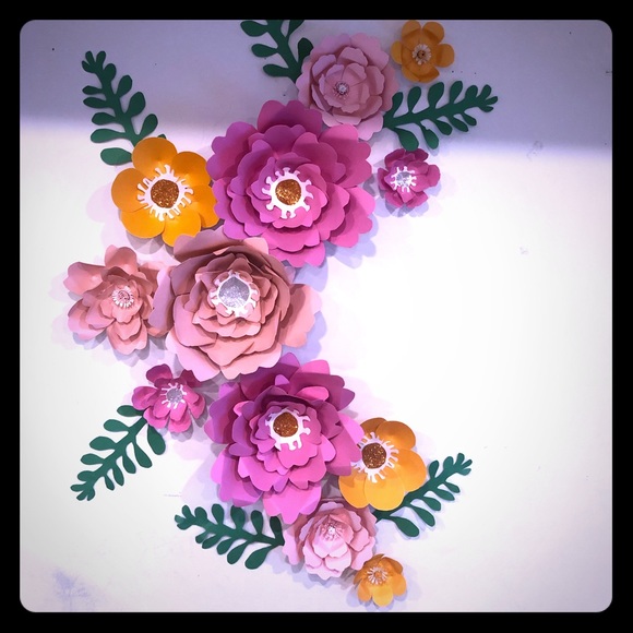 Paper flower - Picture 1 of 2